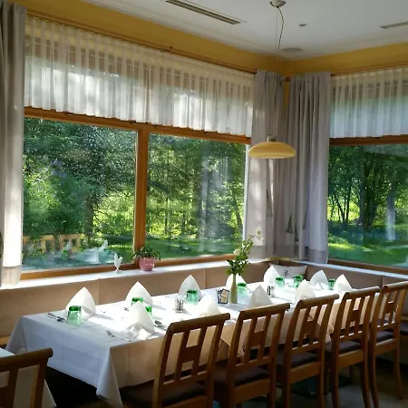 Gruenau - Wimmergreuth Отель *